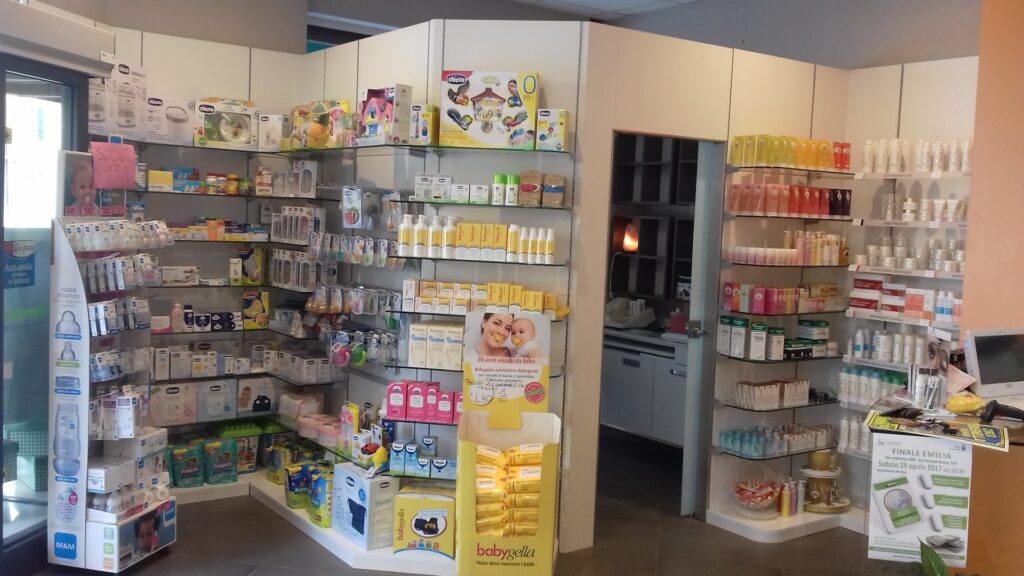 Realizzazione e progettazione farmacia Puviani a Finale Emilia - 4