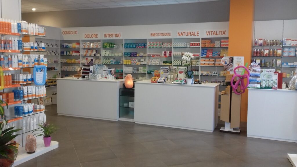 Realizzazione e progettazione farmacia Puviani a Finale Emilia - 2