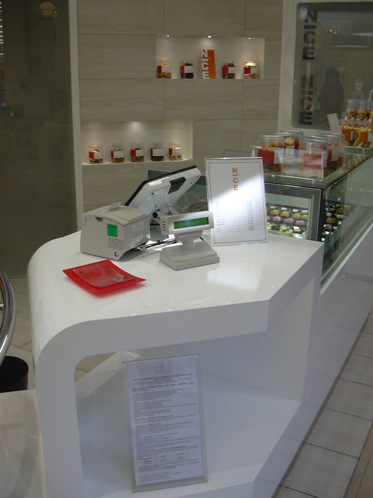 Realizzazione Gelateria per centro commerciale - 3