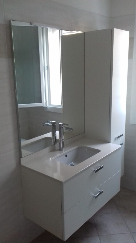 Realizzazione mobile bagno con lavabo - 1