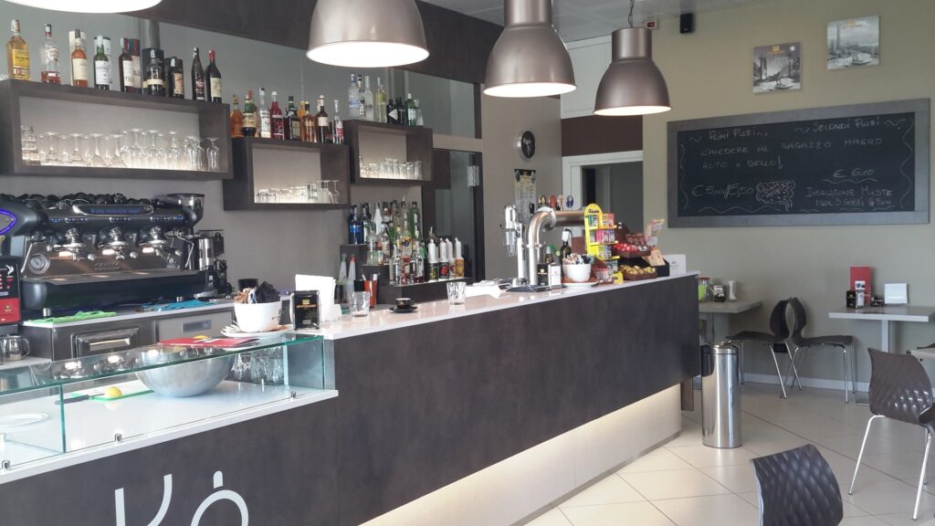 Realizzazione Arredamento Bar e Negozi per Mokò cafè - 1