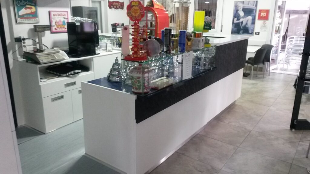Arredamento Bar e Negozi - Restyling bar gelateria - 4